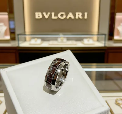 BVLGARI DIVAS' DREAM Necklace in V Gold