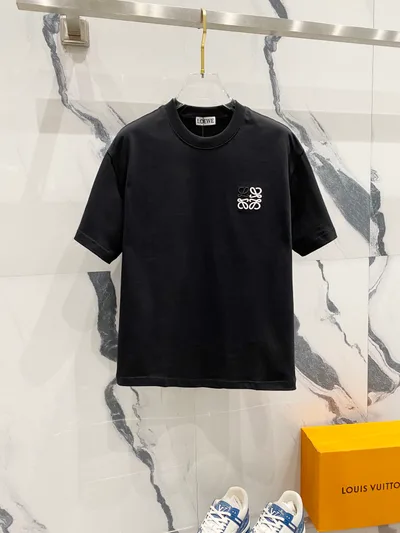 Crew Neck Short Sleeve T-Shirt with Contrast Color Embroidery Logo