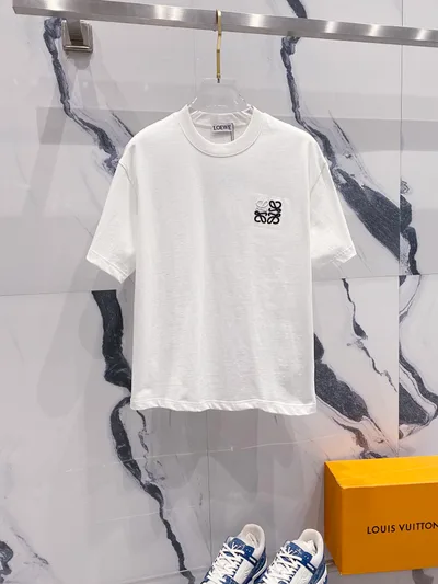 Crew Neck Short Sleeve T-Shirt with Contrast Color Embroidery Logo