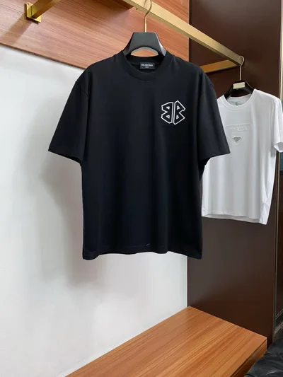 Relaxed Fit Men's Short Sleeve T-Shirt with Logo Detail