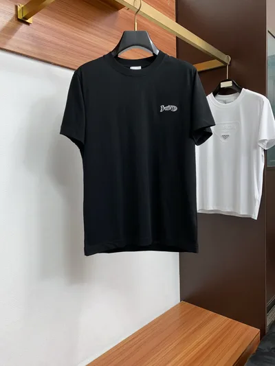 Men's Short-Sleeve T-Shirt in Cotton with Slightly Loose Fit and Hand-Painted Logo