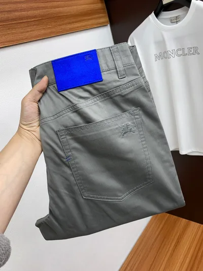 Burberry Spring/Summer New Custom Casual Trousers Clean Cut