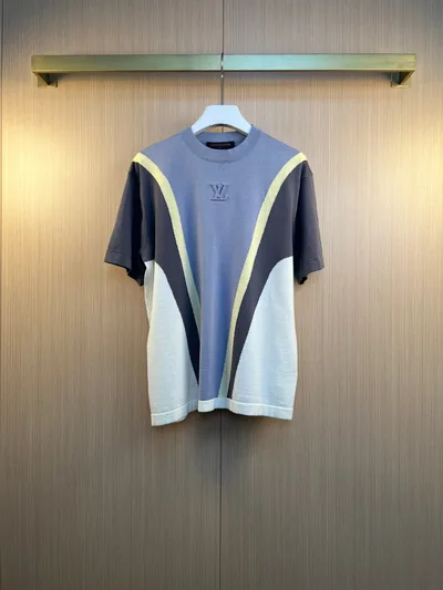1V Louis 26SS Summer New Letter Embossed Logo Color Block Knit Short Sleeve T-Shirt