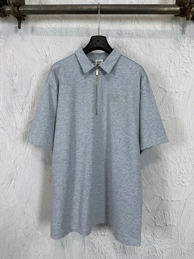 Miu Miu 26SS Tone-on-Tone Patch Embroidery Half-Zip Short Sleeve Polo Shirt & Loewe Classic Logo Embroidery Short Sleeve Knit Polo Shirt