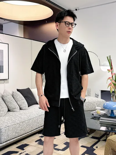 LV 2026 Summer Latest Men's and Women's Short Sleeve T-Shirt and Shorts Set
