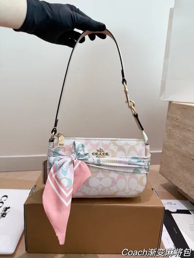 COACH Nolita 19 Mahjong Bag