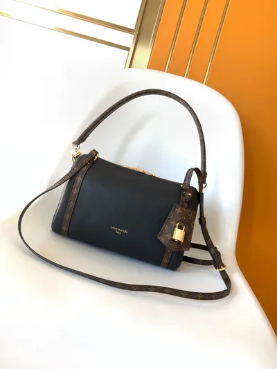 LV Model 26039 Black Small Pebbled Leather Bag