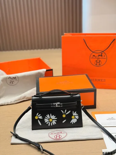 Leather Daisy Kelly 24 Handbag