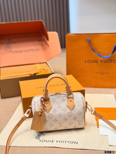 Speedy 20 Handbag in Dune