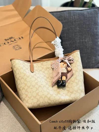 COACH City Tote 33 Tote Bag