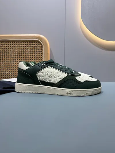 Couple Style B27 Low-Top Sneakers