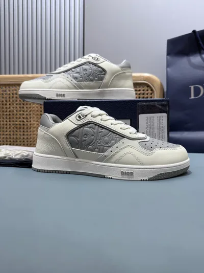 Couple Style B27 Low-Top Sneakers