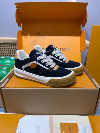 L TILTED Thick Sole Casual Sneakers
